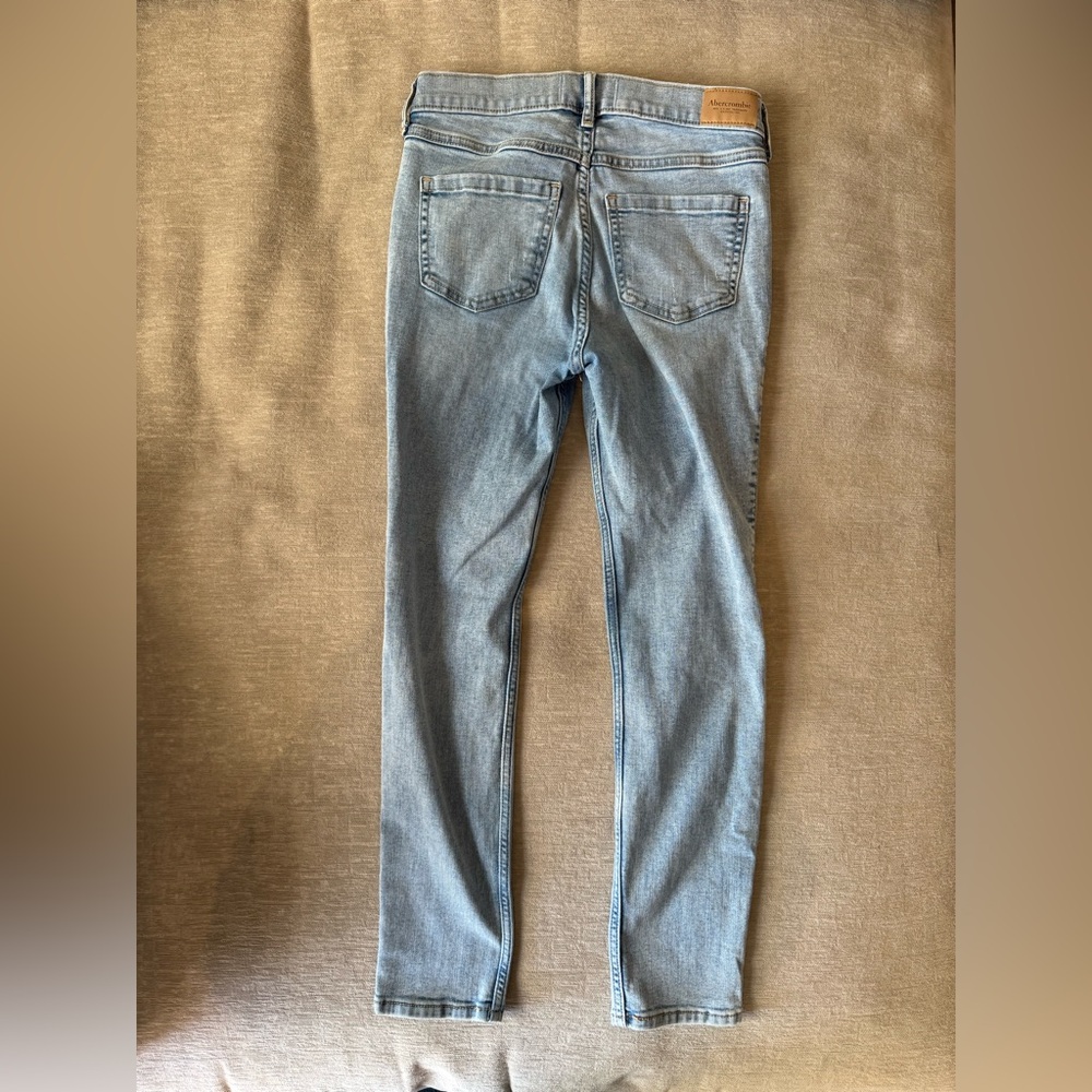 Abercrombie Kids High Rise Jean Legging Light Wash Distressed Jeans 13/14 Short - Picture 9 of 10